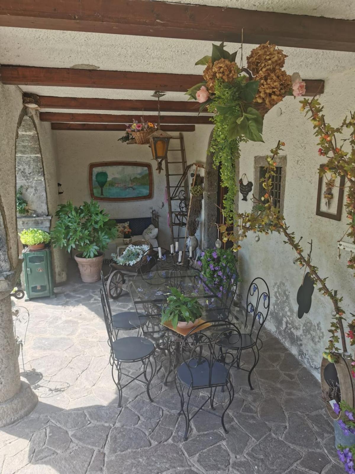 Vestone A Casa Di Gianni E Mari Bed & Breakfast エクステリア 写真