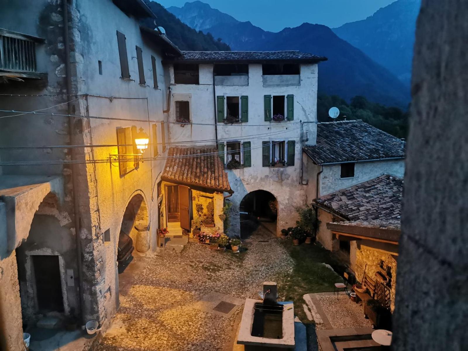 Vestone A Casa Di Gianni E Mari Bed & Breakfast エクステリア 写真